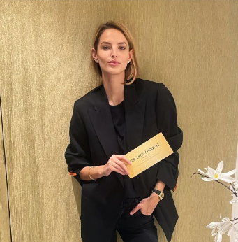 Modelka Michaela Kocianová s darčekovým poukazom